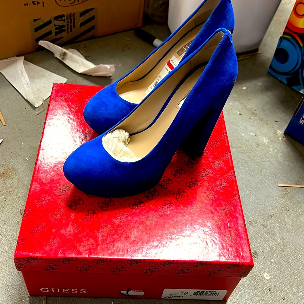 Guess women’s padey blue suede shoes heels pumps us size 6 new in box